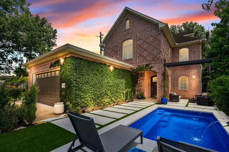 Harmony16-Sapphire-Blue-scaled Harmony 16 model fiberglass swimming pool in Sapphire Blue finish.