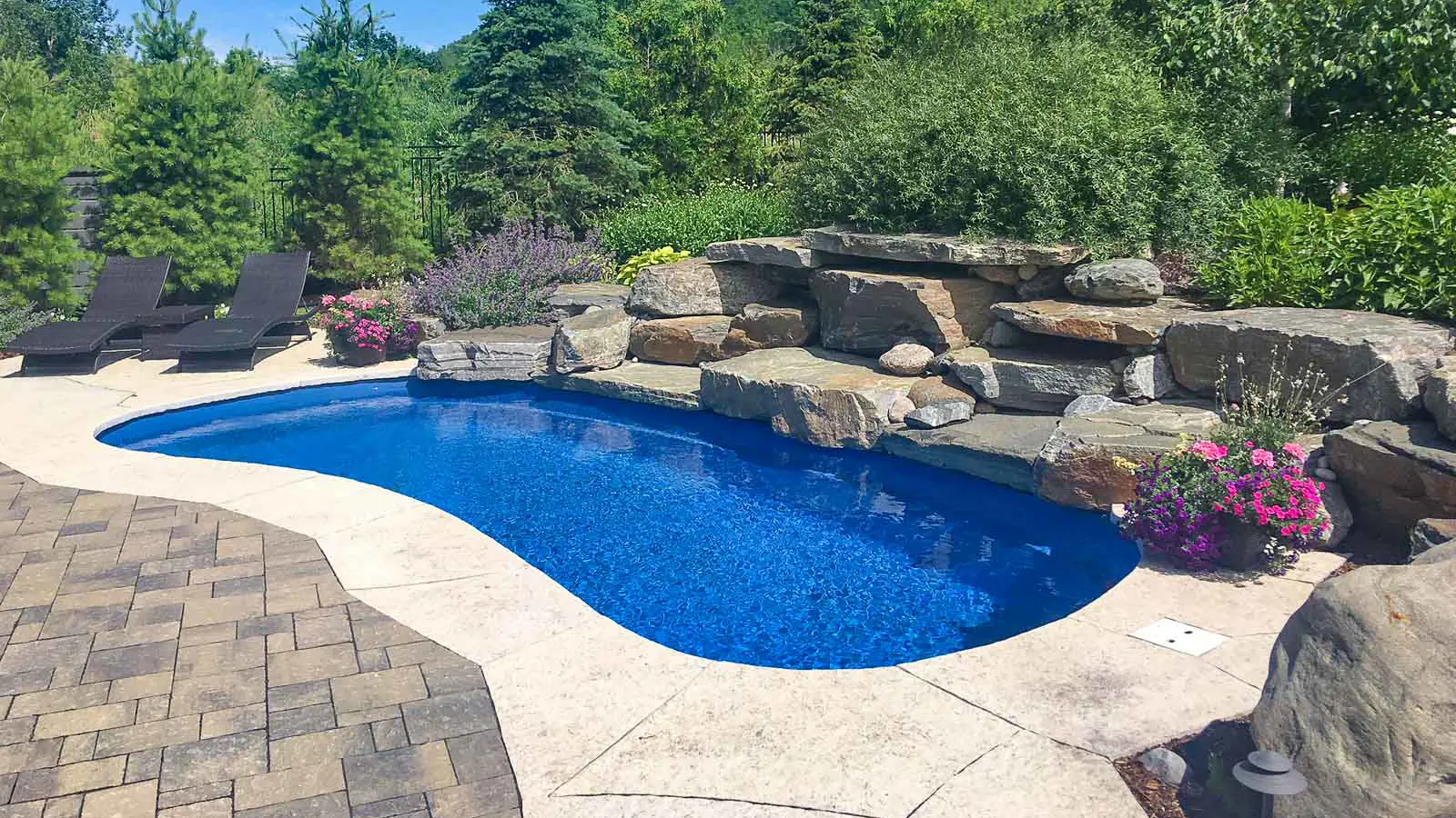 Leisure-Pools-Tuscany-fiberglass-pool Leisure Pools Limitless rectangular fiberglass swimming pool with built-in spa and splash deck