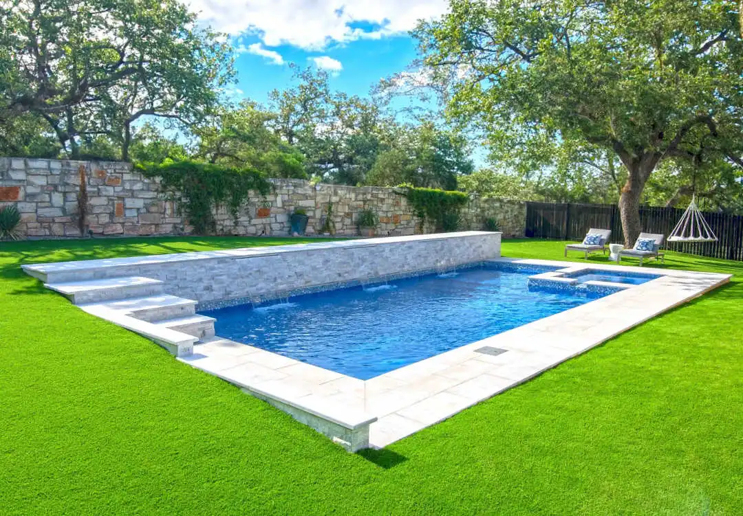 ultimate30-fiberglass-pool-sapphire-blue